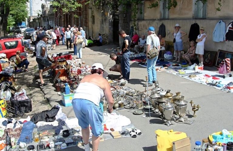 блошиный рынок Одесса, торговля на улице, экскурсия по рынкам