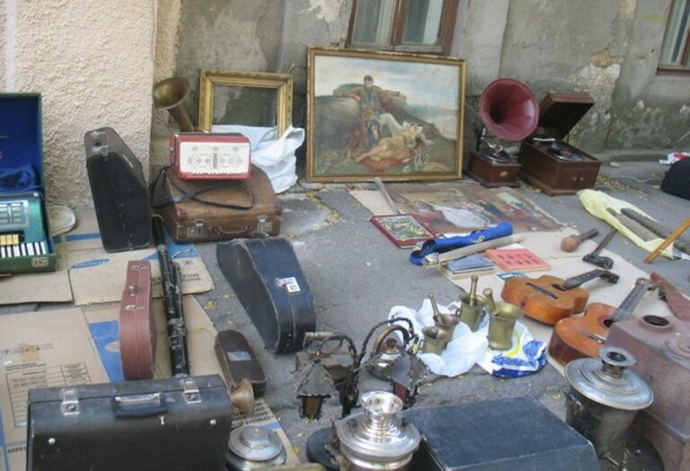винтажный рынок Одесса, граммофон, антиквариат, барахолка